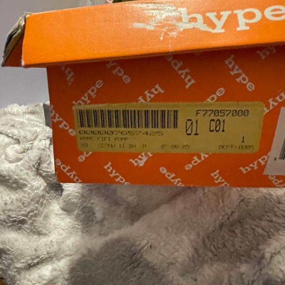 HYPE-BLACK LEATHER PUMPS WITH SHEER CLOTH OVERLAY-8 1/2M - Picture 14 of 15